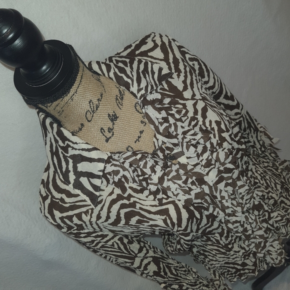 Lloyd Williams Women's Designer Ruffled Blouse Small Brown Button Closure - Picture 5 of 11